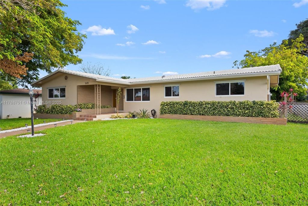 Photo of 3410 Cleveland St, Hollywood, FL 33021 (MLS # A11788701)