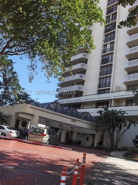 Photo of 19355 Turnberry Way #25C, Aventura, FL 33180 (MLS # A12049577)