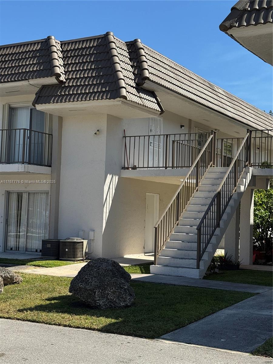 Rental Property at 7011 Sw 129th Ave 5, Miami, Broward County, Florida - Bedrooms: 2 
Bathrooms: 2  - $2,400 MO.