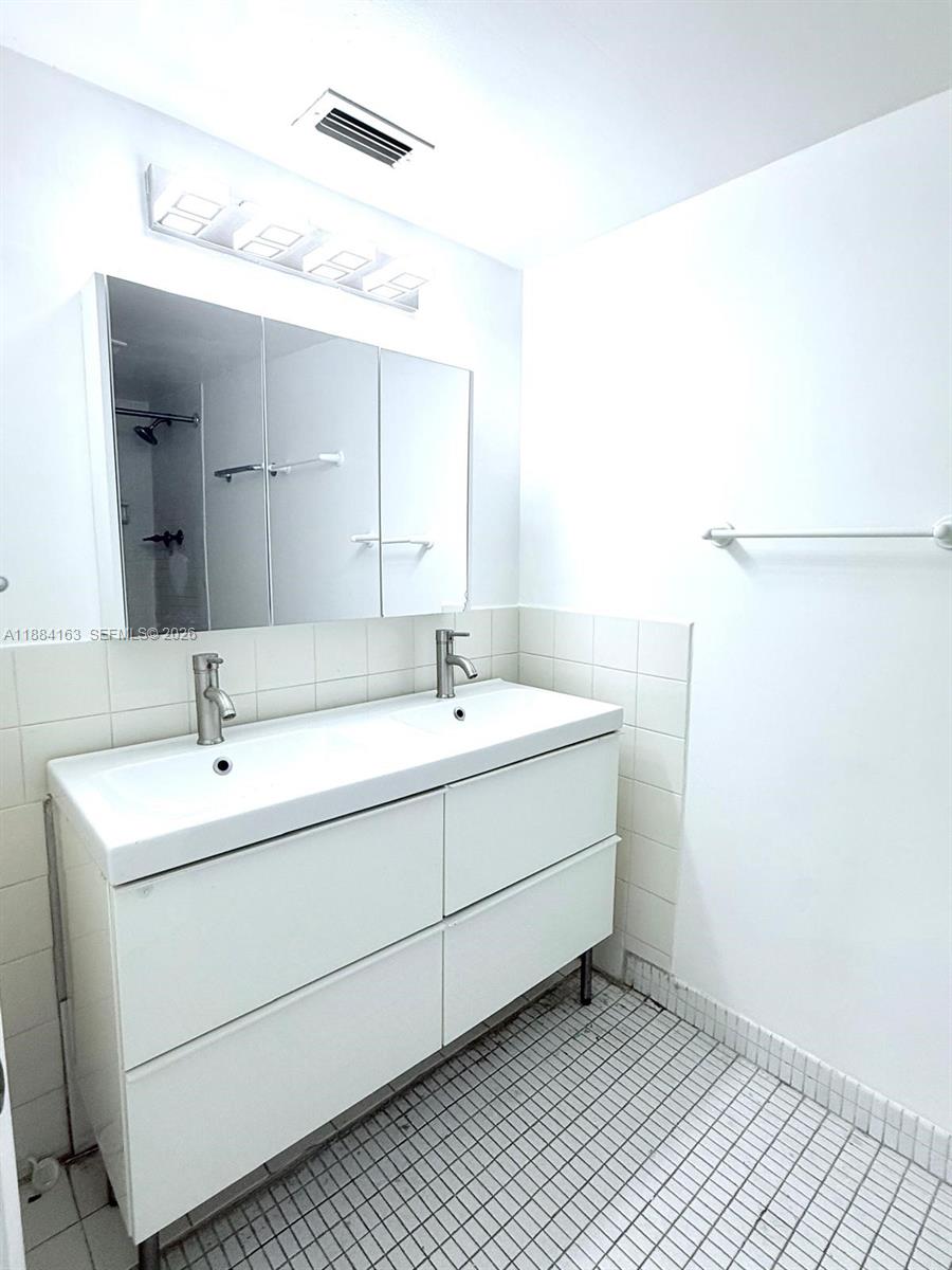 ROLLING GREEN CONDO G - Residential