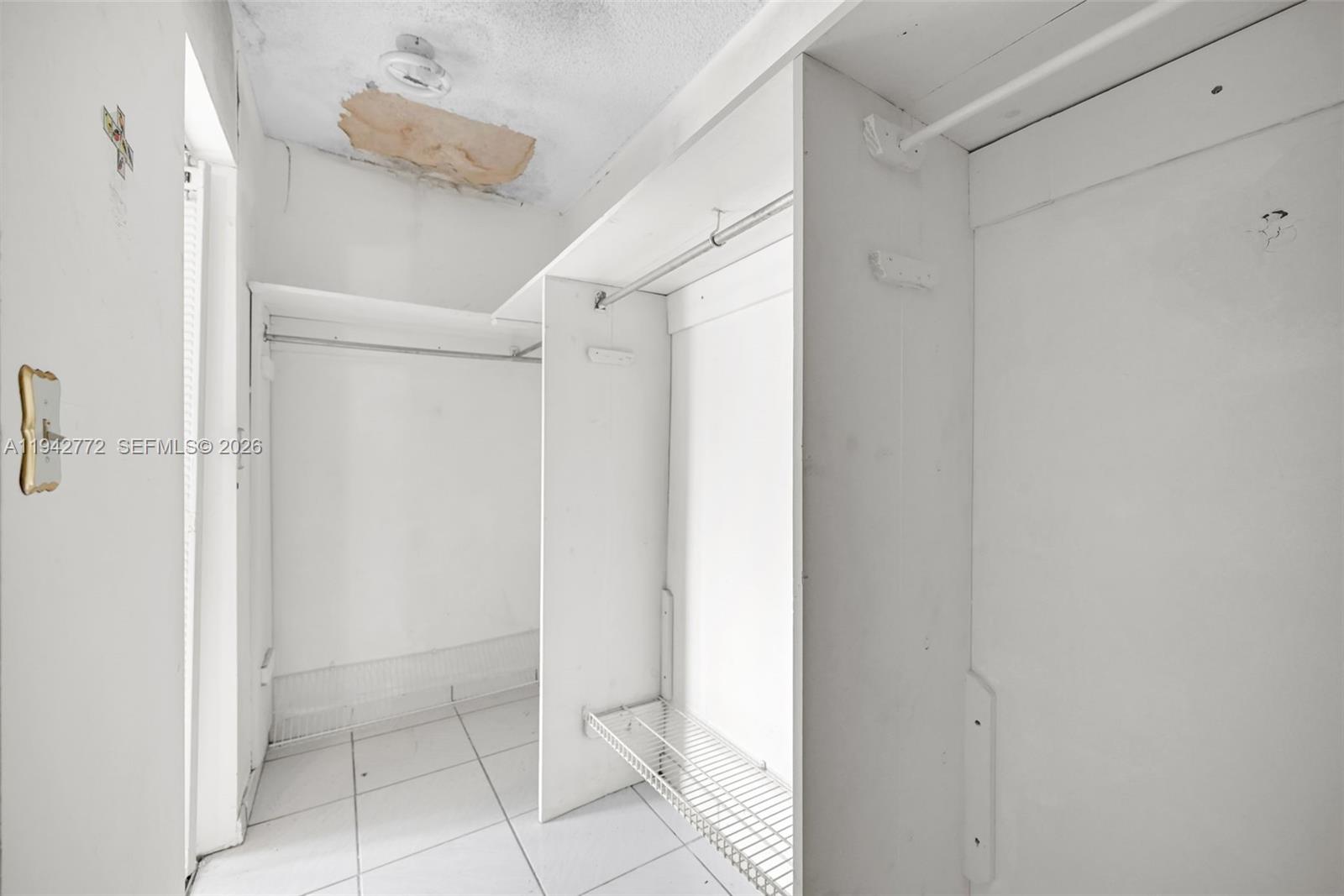 WINDSONG LAKES CONDO - Residential