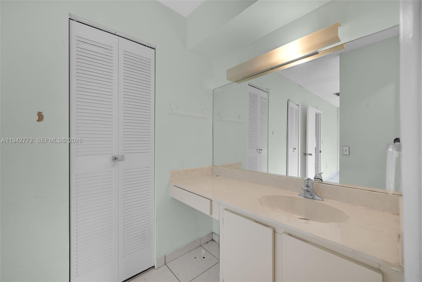 WINDSONG LAKES CONDO - Residential