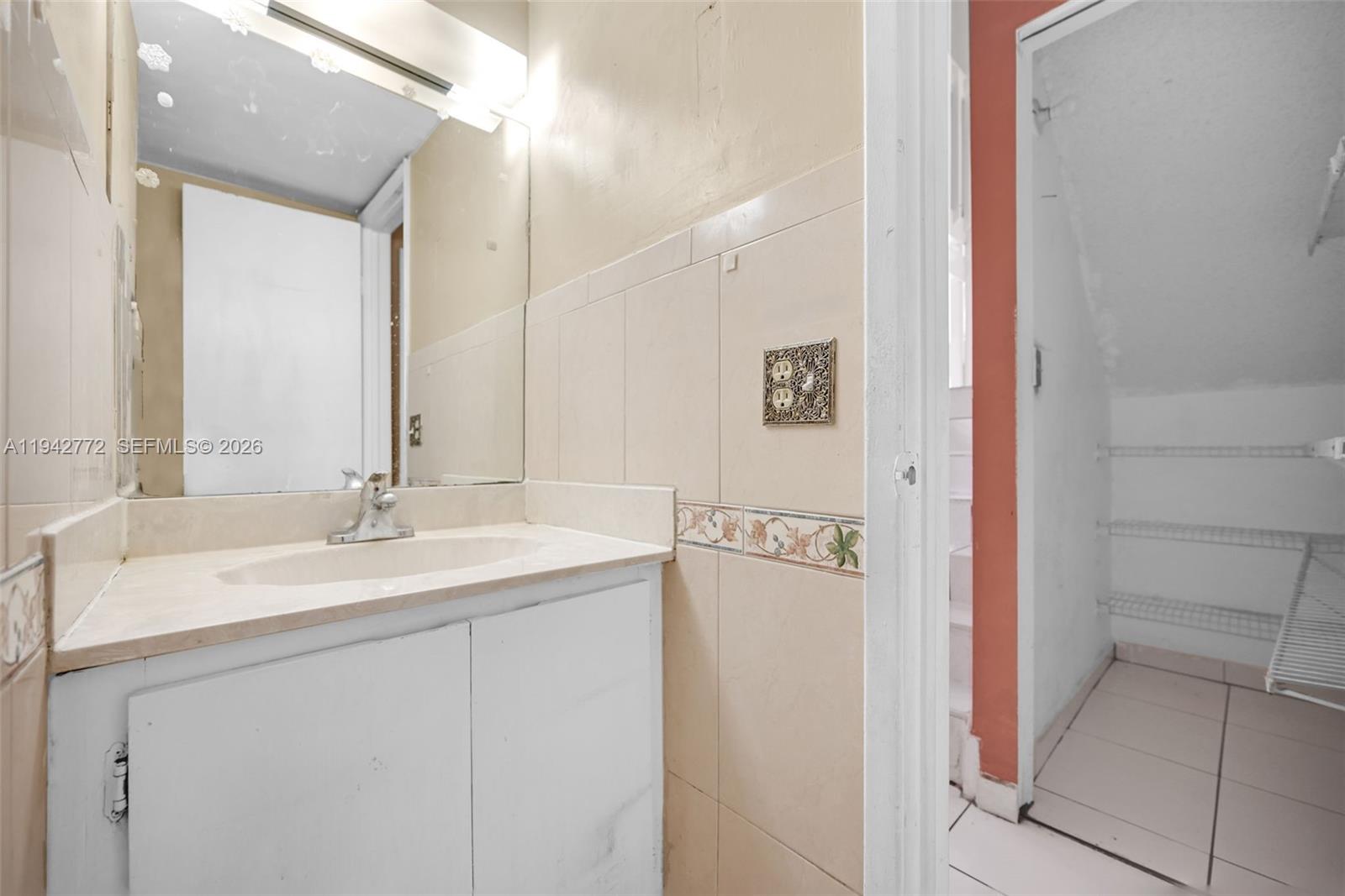 WINDSONG LAKES CONDO - Residential