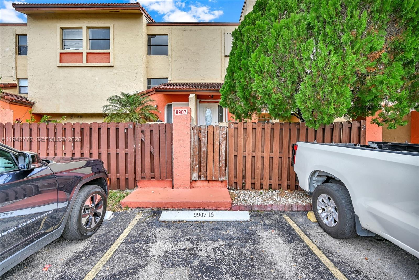 9907 NW 9th St Cir 15-20