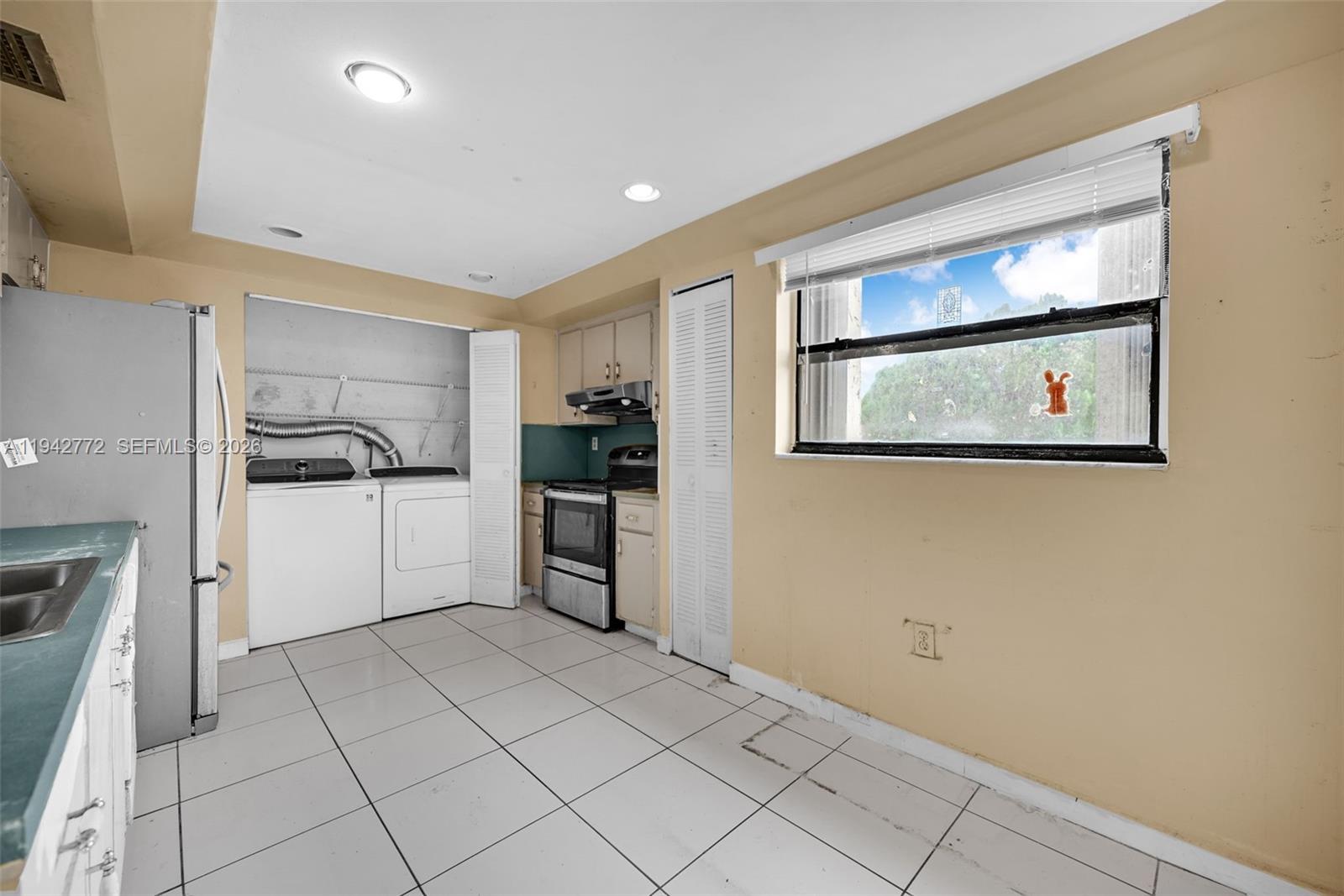 WINDSONG LAKES CONDO - Residential