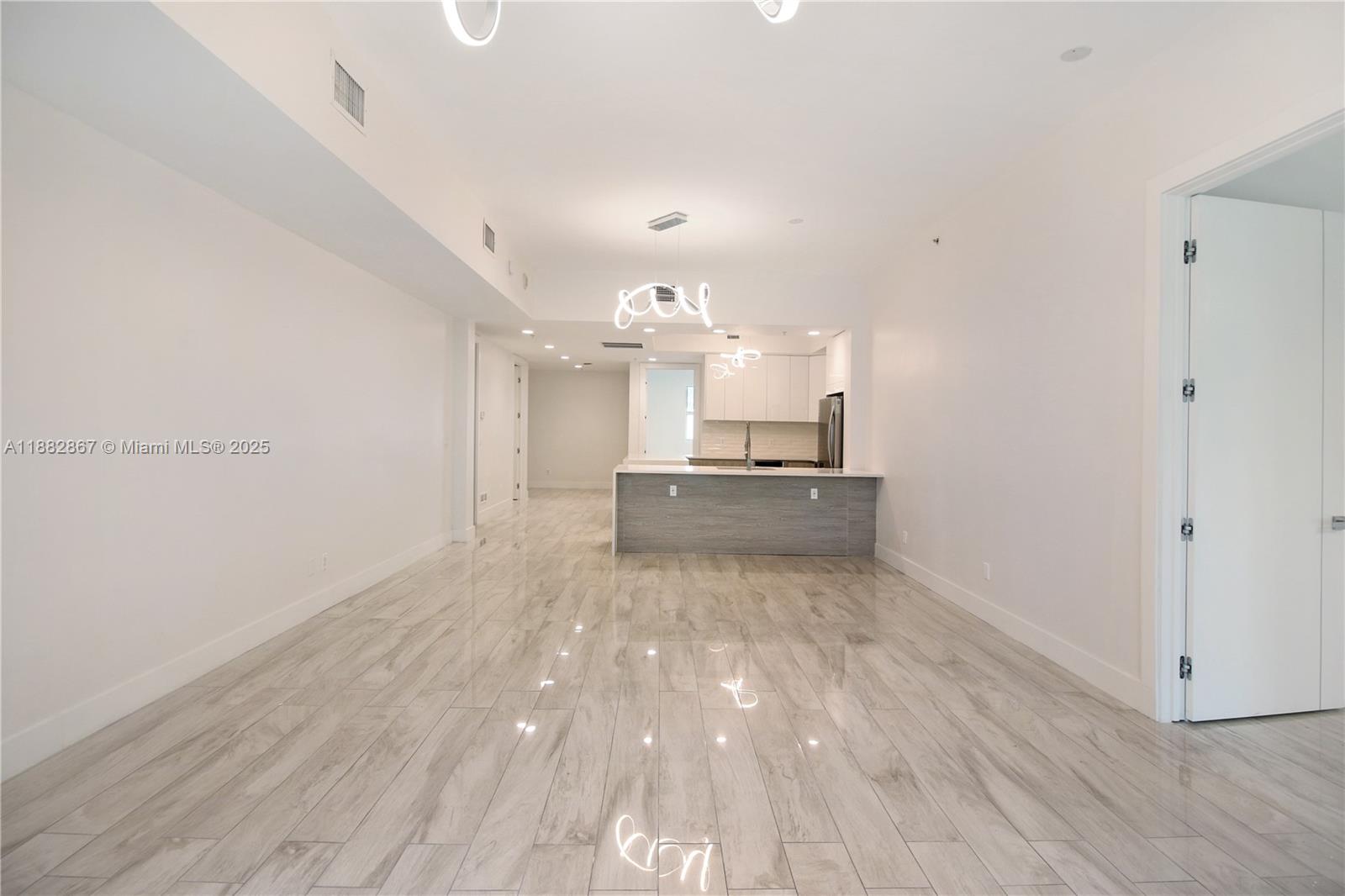 THE OAKS I CONDO - Residential