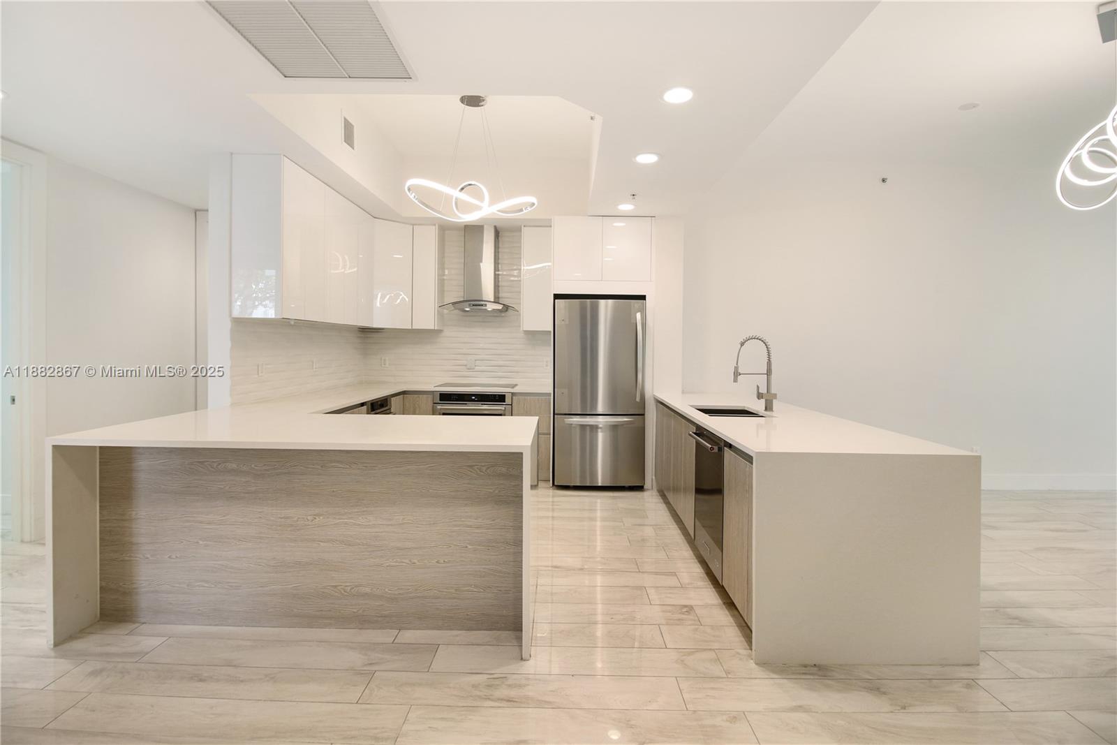 THE OAKS I CONDO - Residential