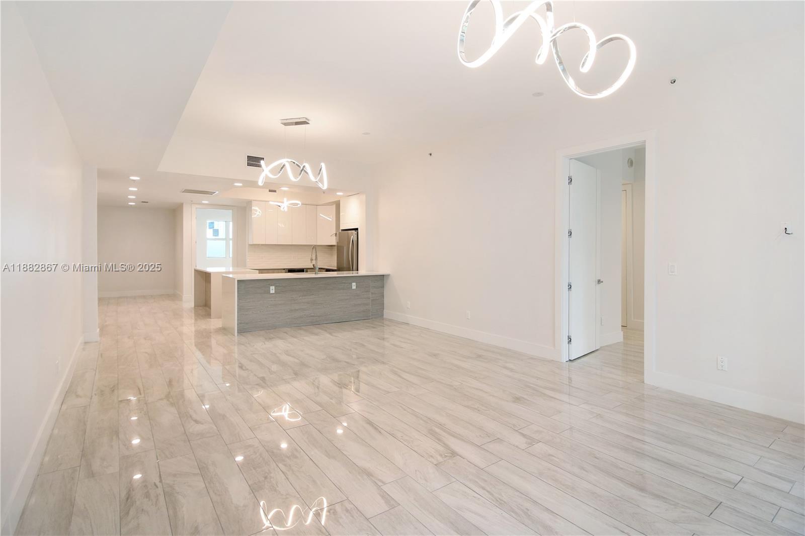 THE OAKS I CONDO - Residential