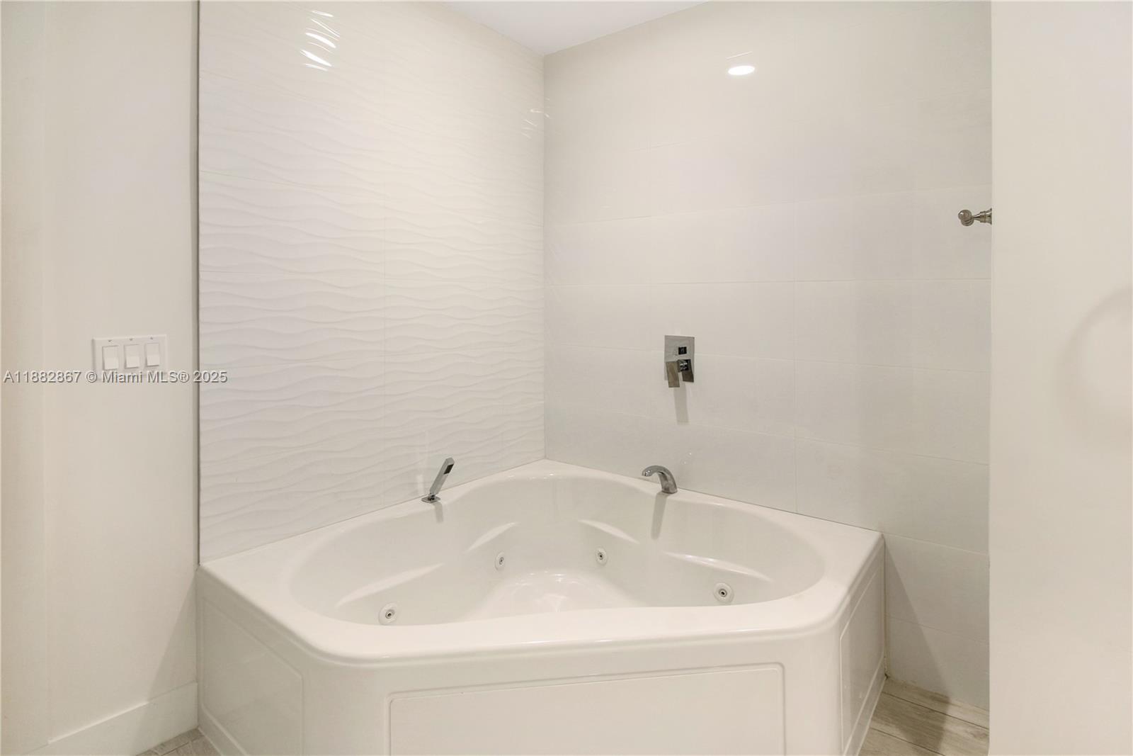 THE OAKS I CONDO - Residential