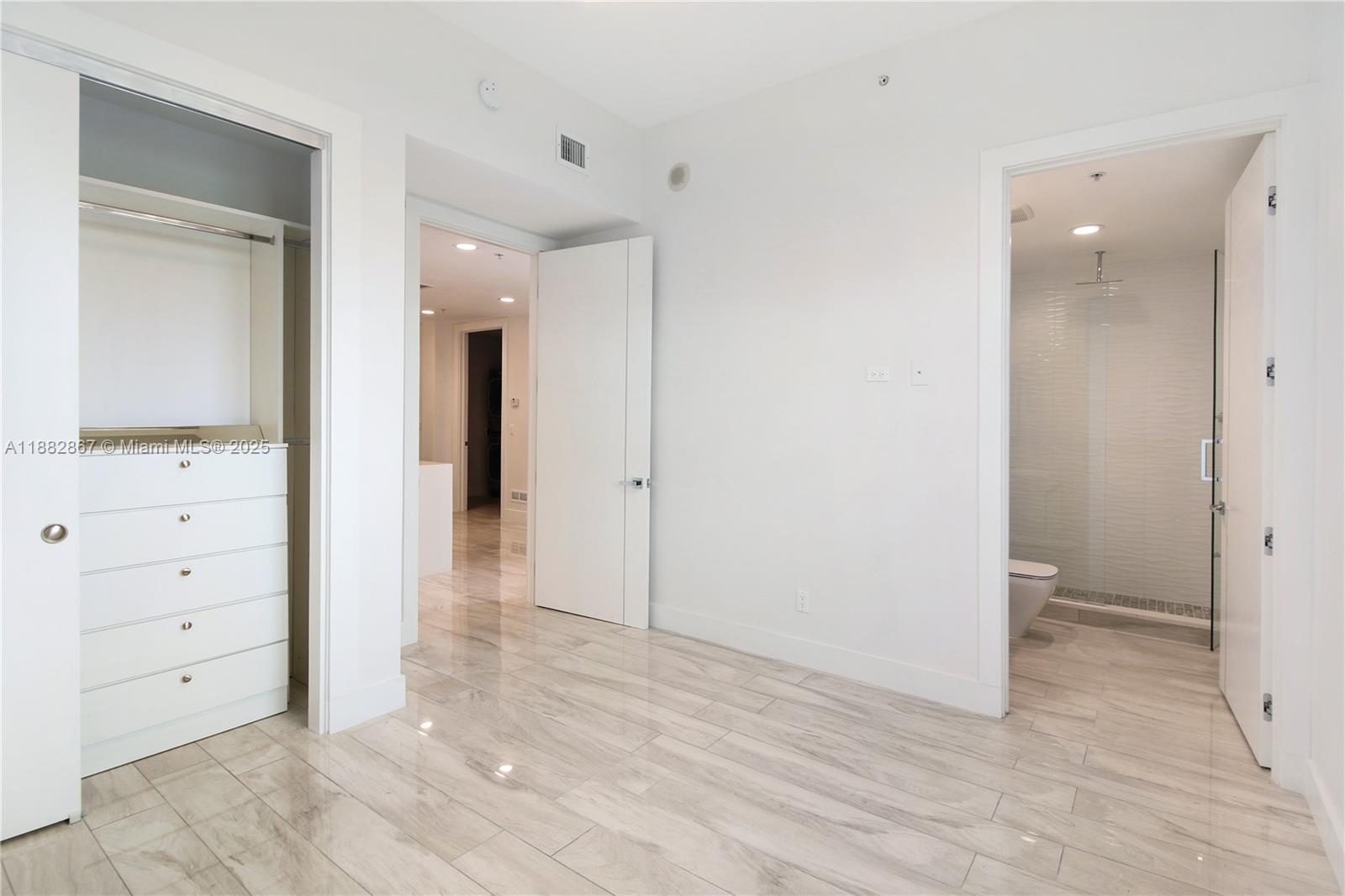 THE OAKS I CONDO - Residential