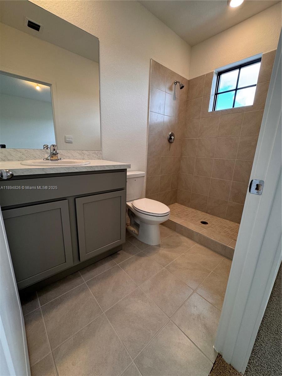 MIAMI LAND AND DEVELOPMEN - Residential Lease