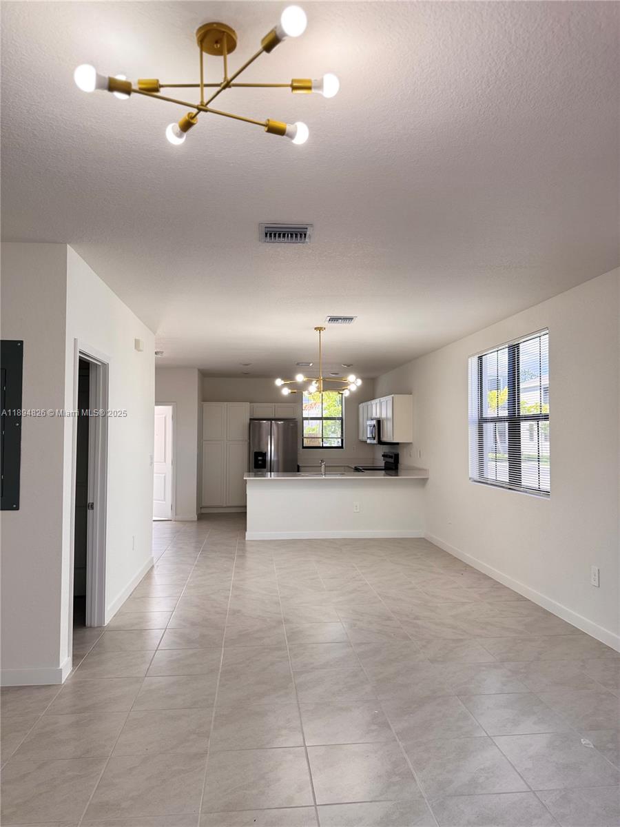 MIAMI LAND AND DEVELOPMEN - Residential Lease