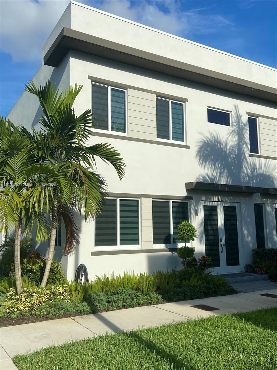 Landmark at Doral Central - Residential