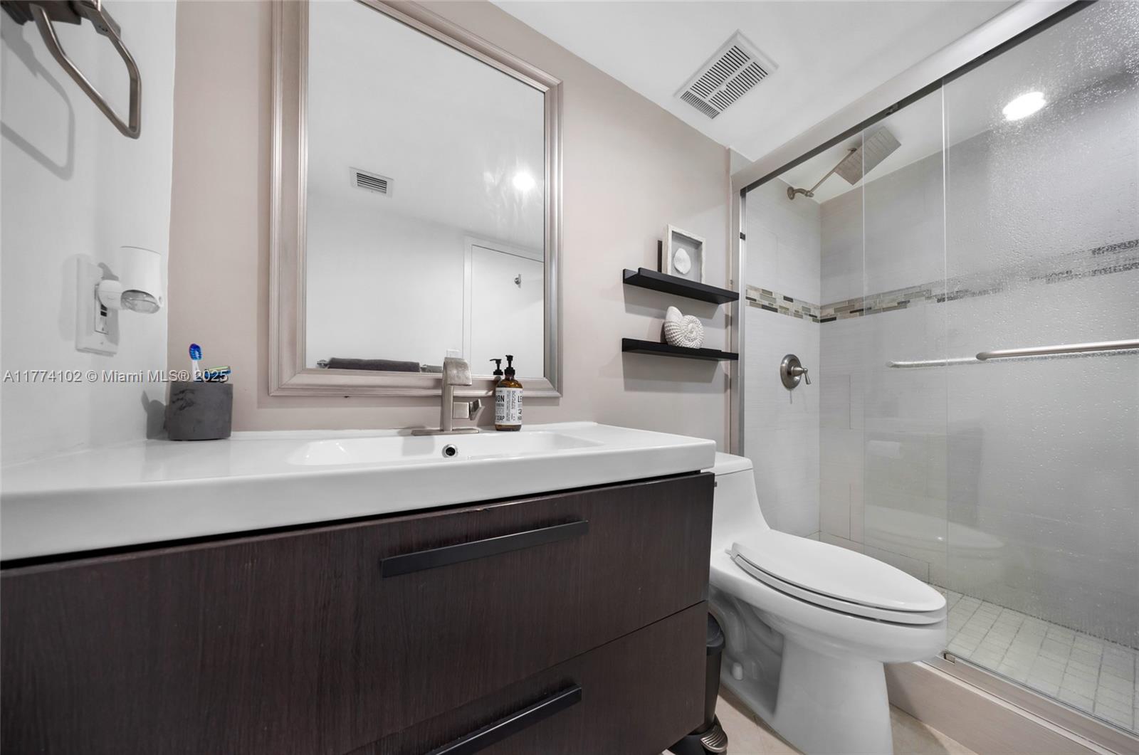 THE GRANDVIEW PALACE COND - Residential Lease