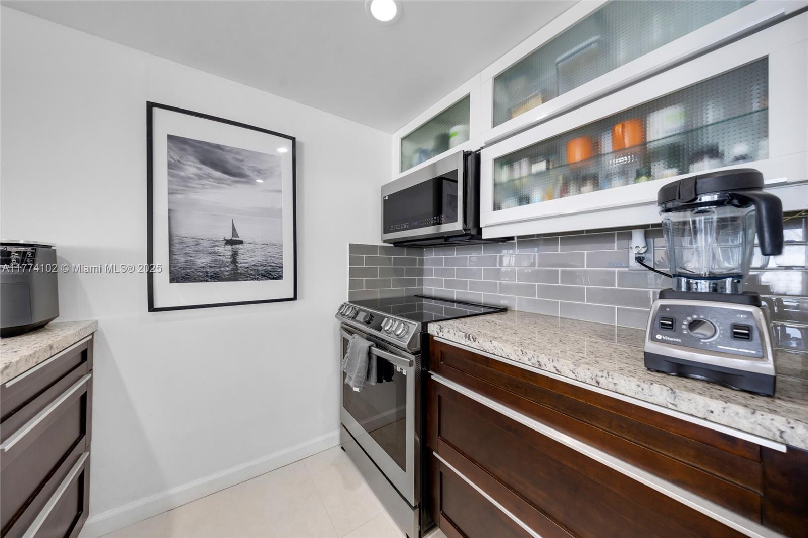THE GRANDVIEW PALACE COND - Residential Lease