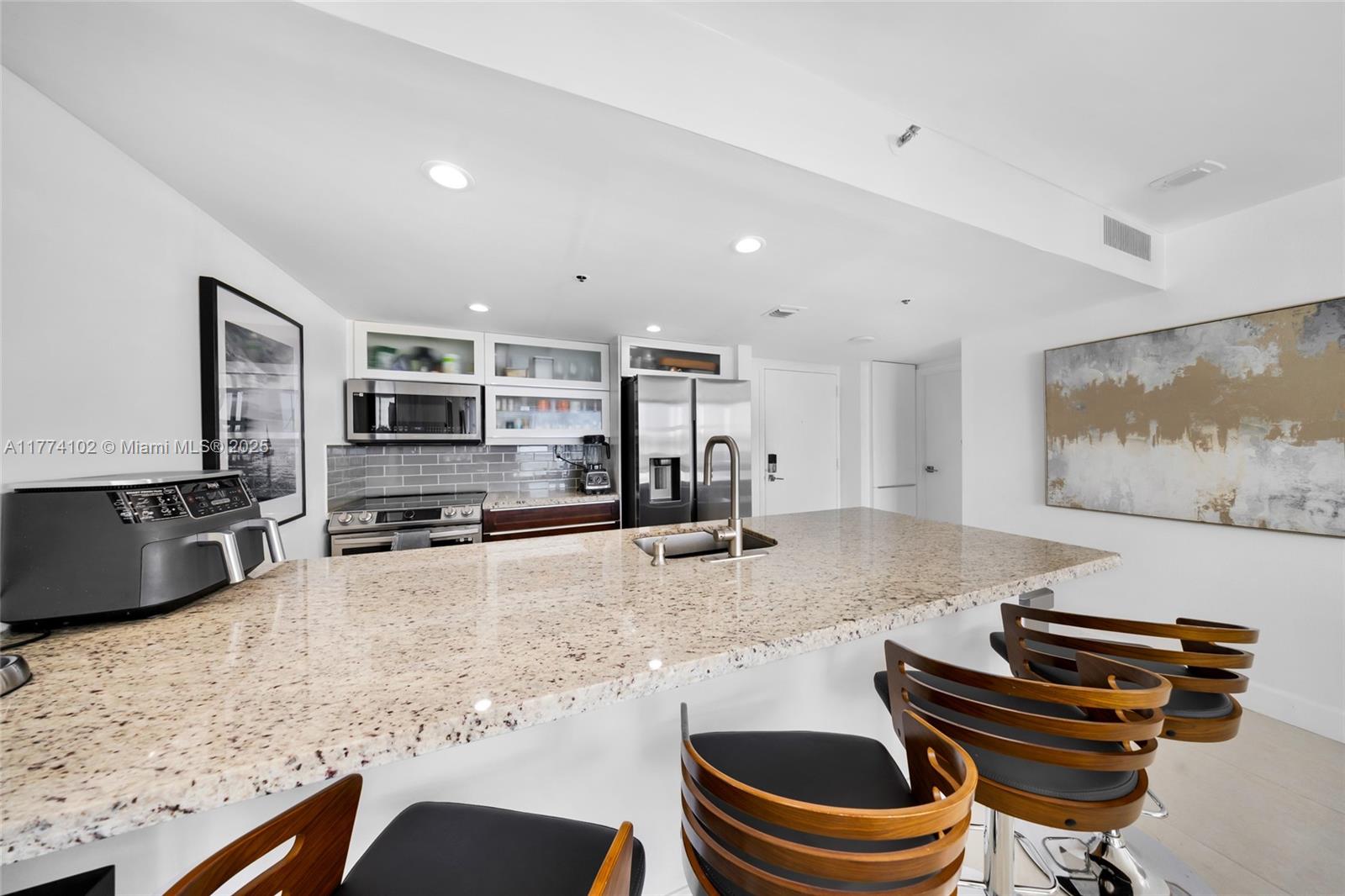 THE GRANDVIEW PALACE COND - Residential Lease