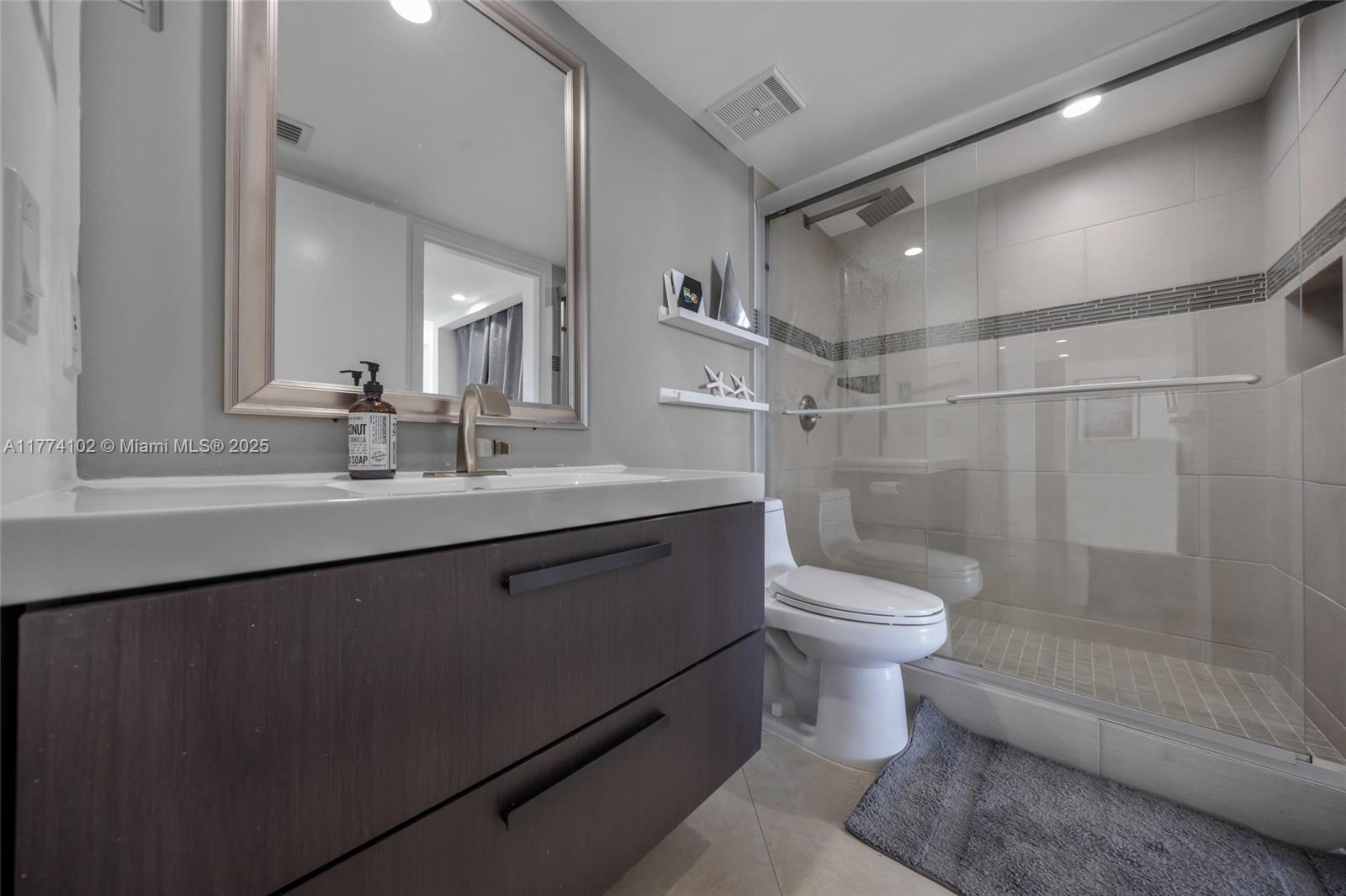 THE GRANDVIEW PALACE COND - Residential Lease