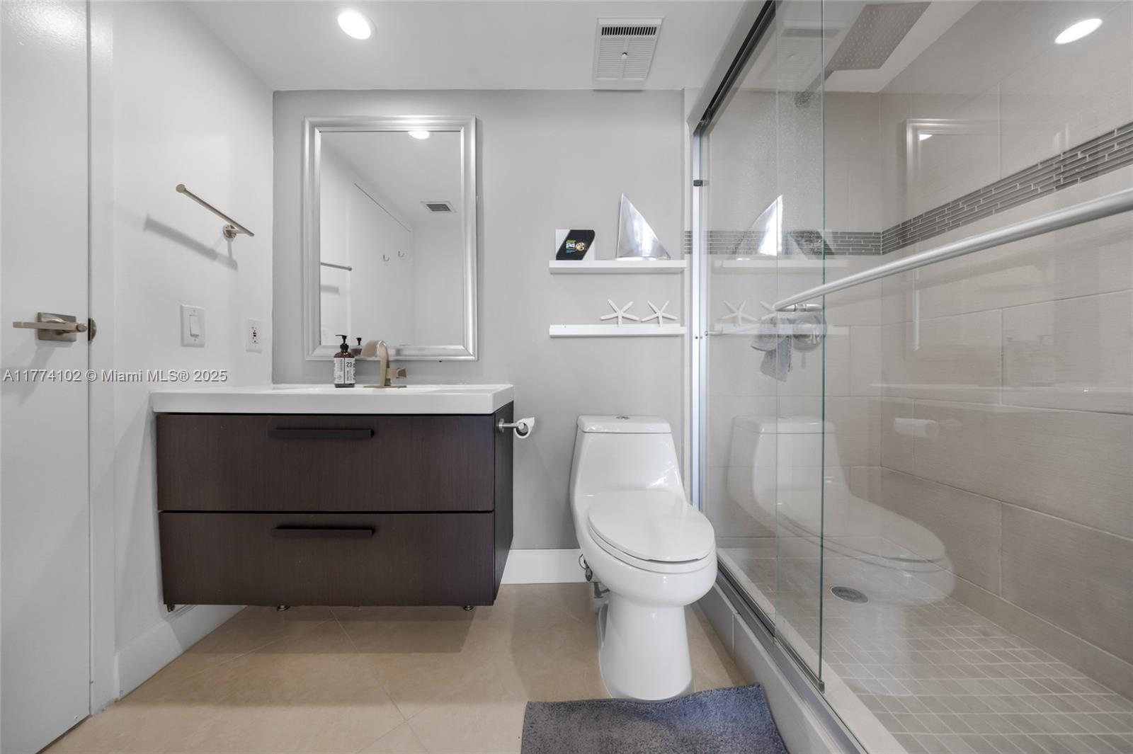 THE GRANDVIEW PALACE COND - Residential Lease