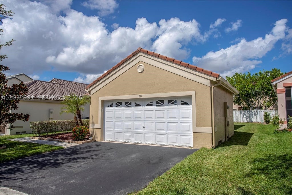 Photo of 614 Stanton Ln, Weston, FL 33326 (MLS # A12032991)
