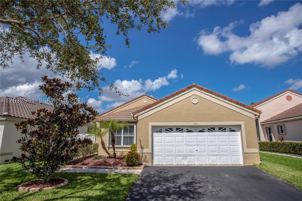 Photo of 614 Stanton Ln, Weston, FL 33326 (MLS # A12032991)