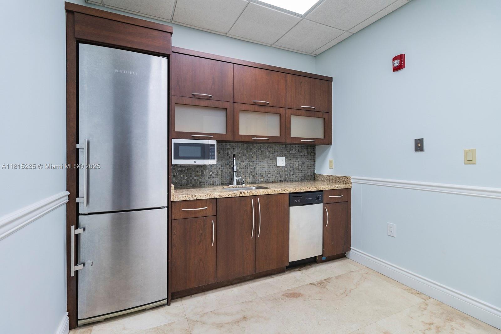 6141 Sunset Dr 102