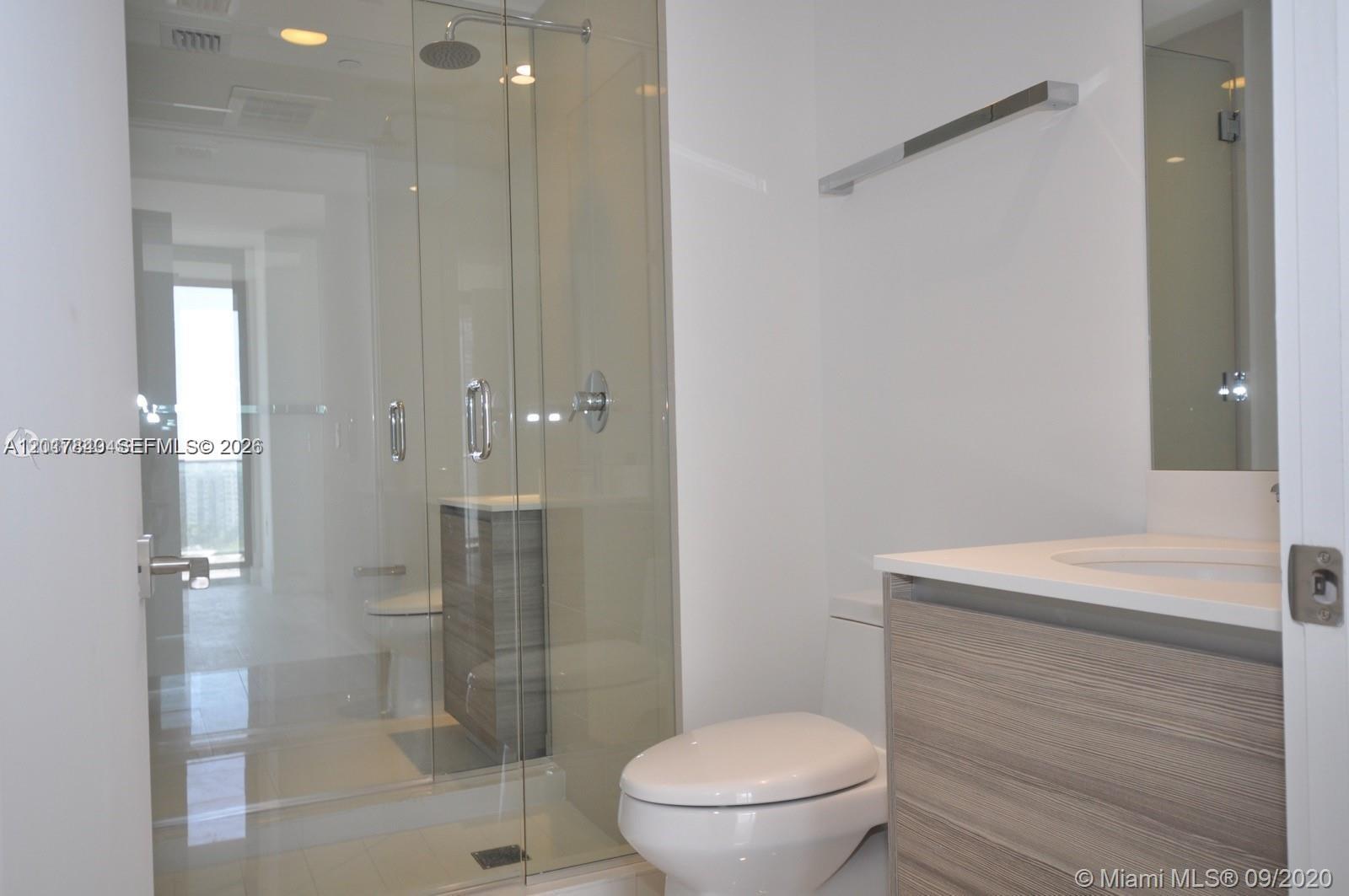 121 NE 34th St 806