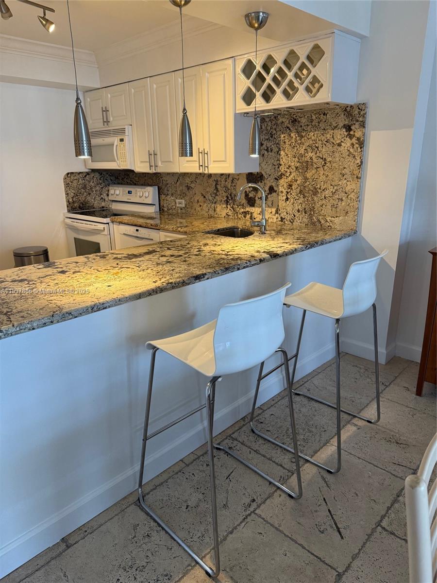 ARLEN BEACH CONDO - Residential Lease