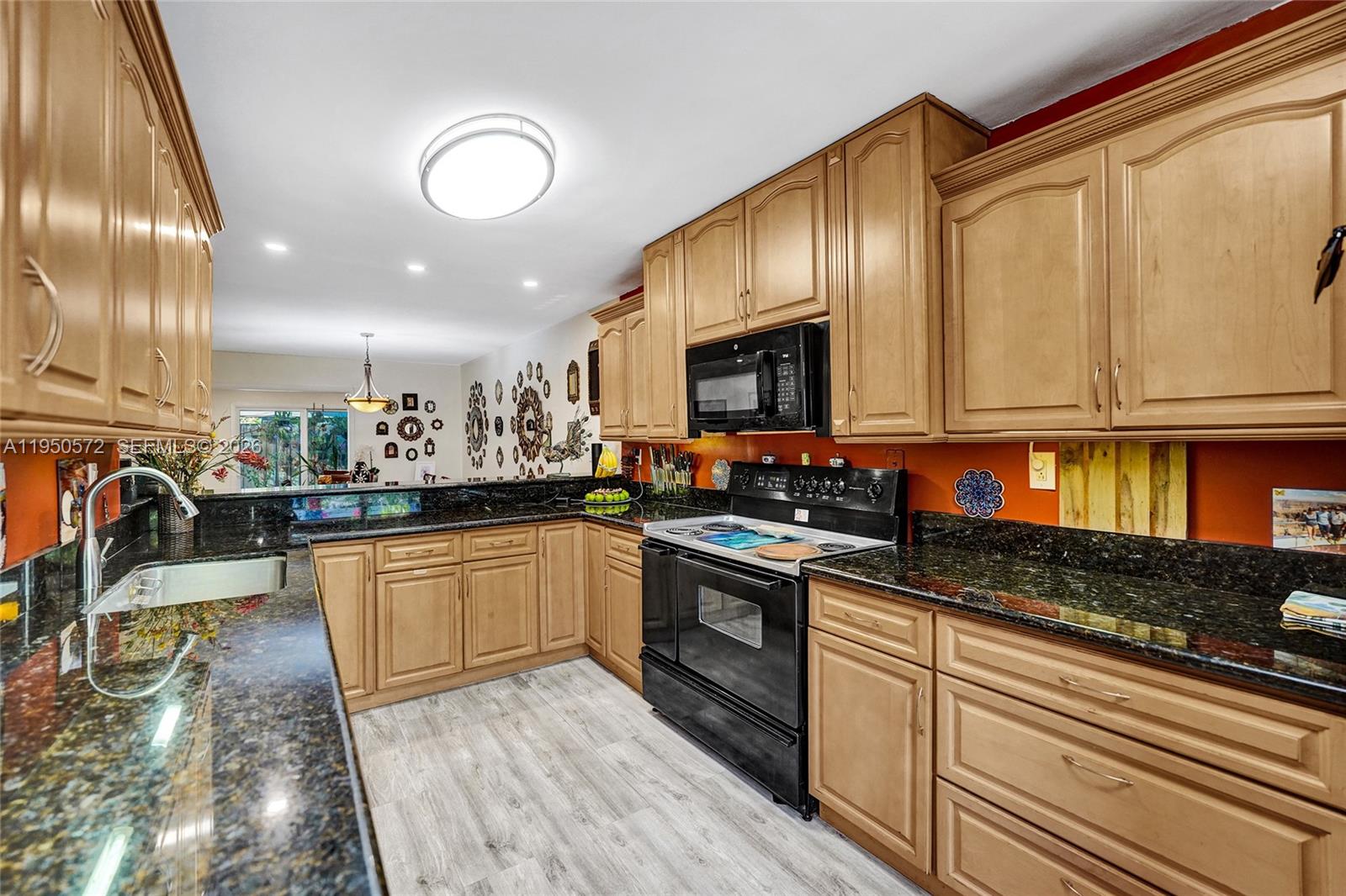 HOLLYWOOD GARDENS CONDOMI - Residential