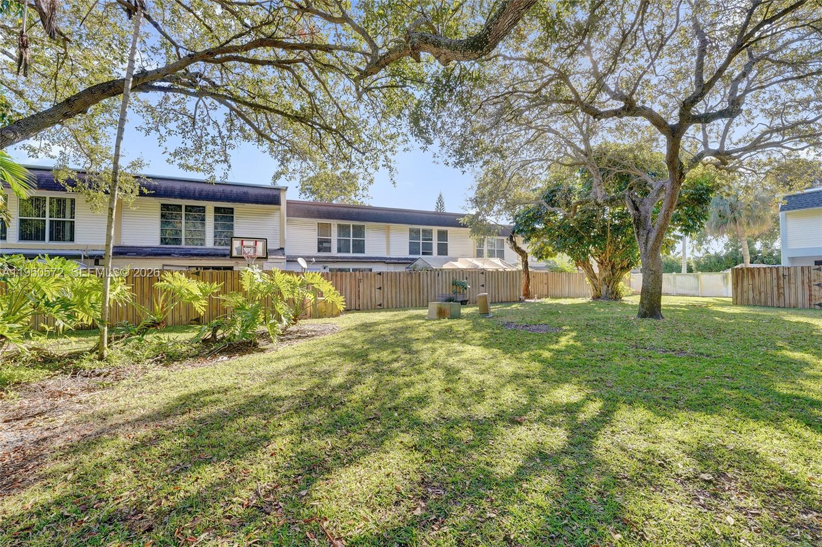 HOLLYWOOD GARDENS CONDOMI - Residential