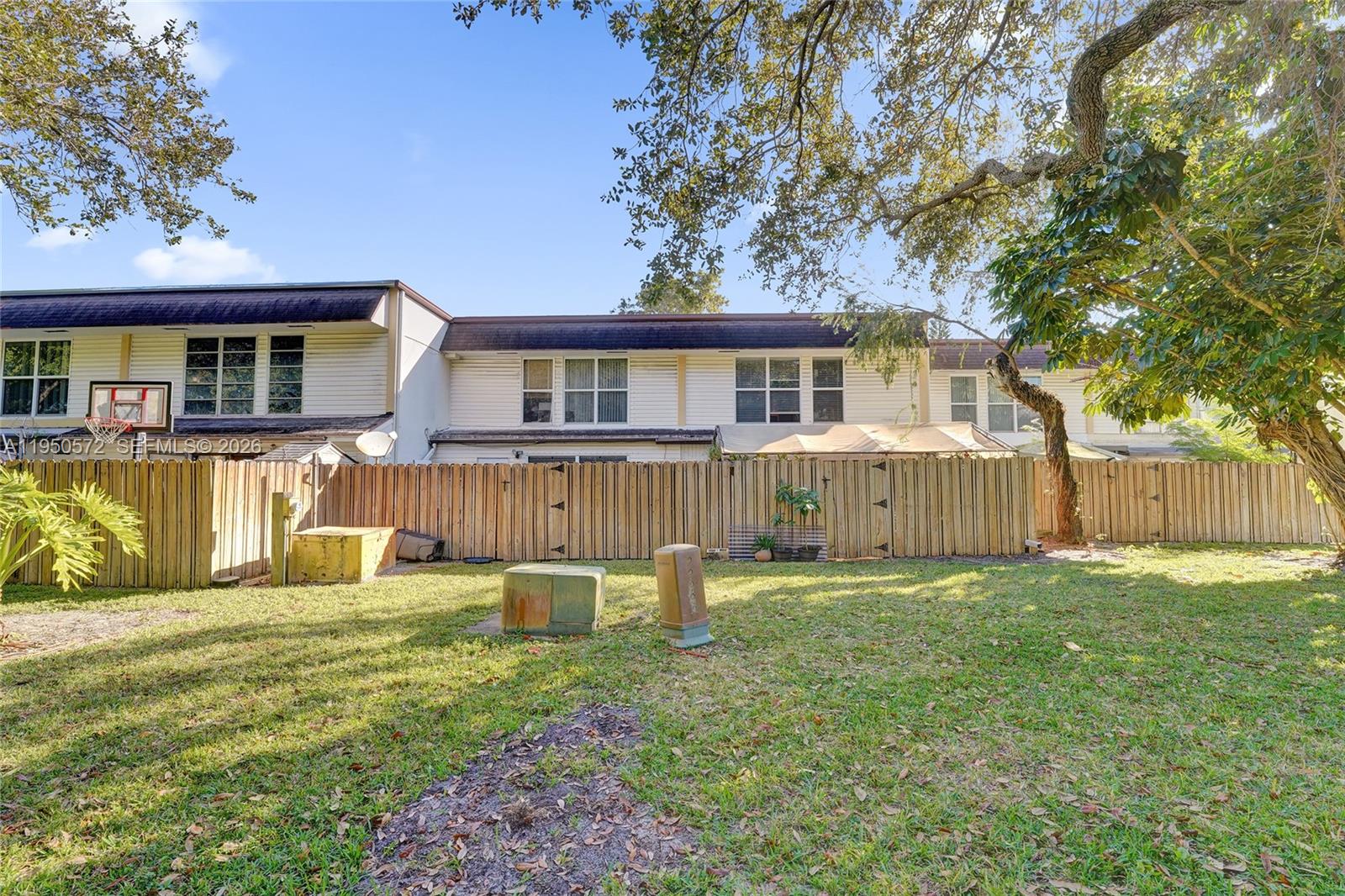 HOLLYWOOD GARDENS CONDOMI - Residential