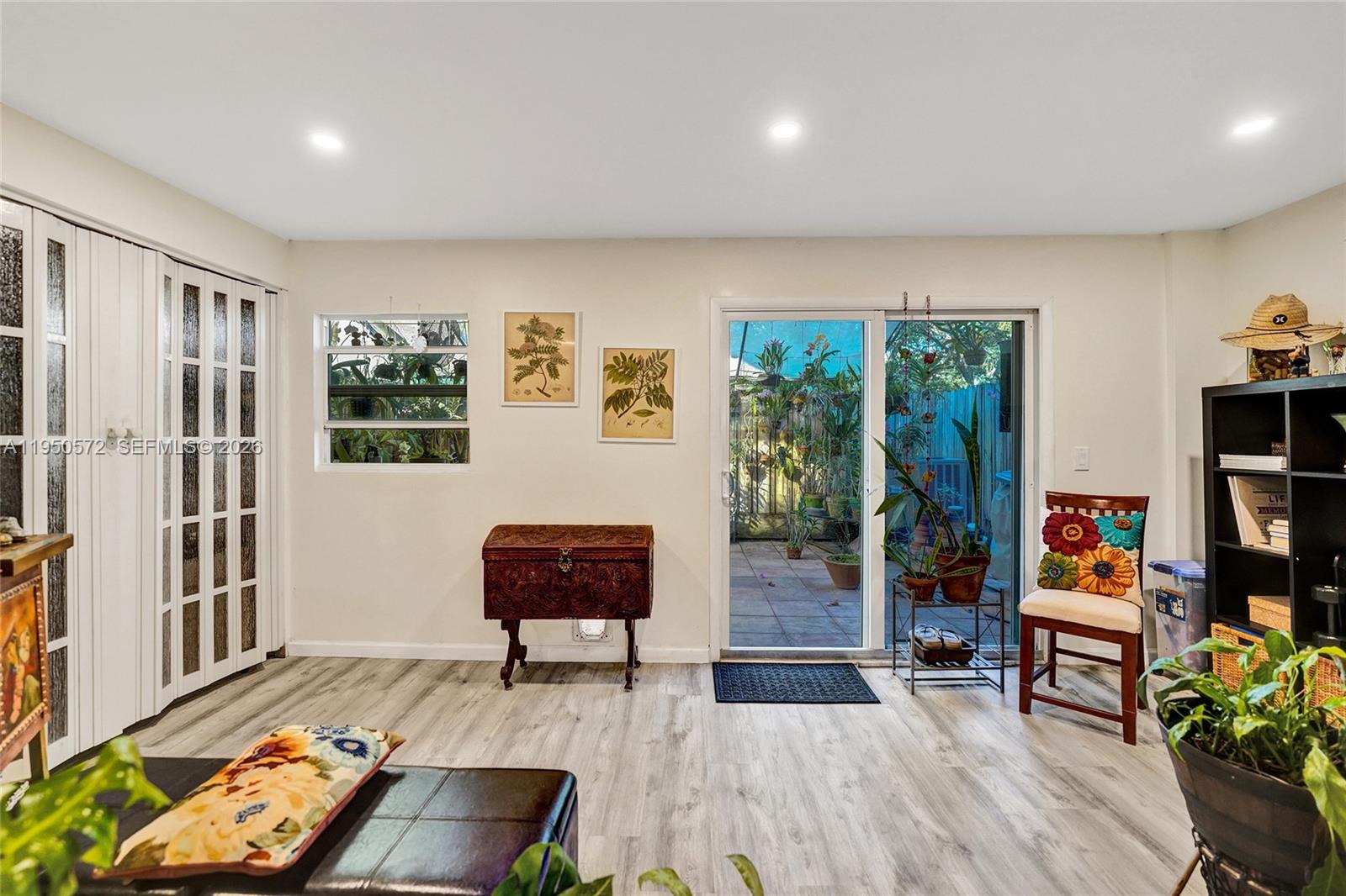 HOLLYWOOD GARDENS CONDOMI - Residential