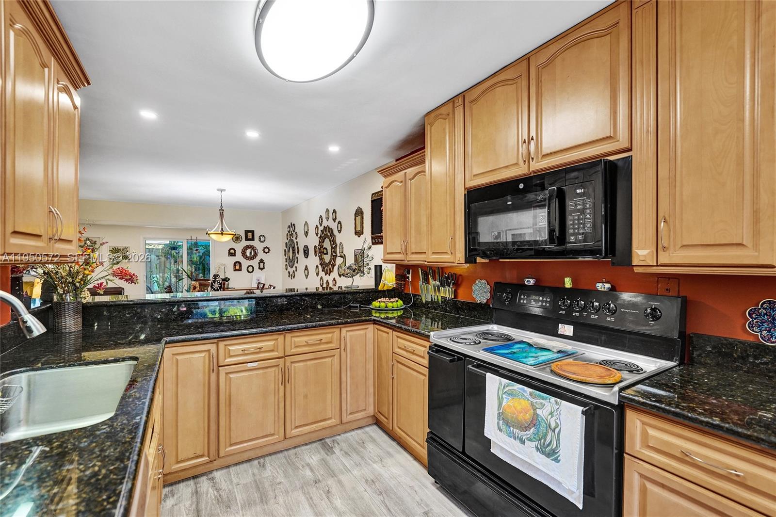 HOLLYWOOD GARDENS CONDOMI - Residential