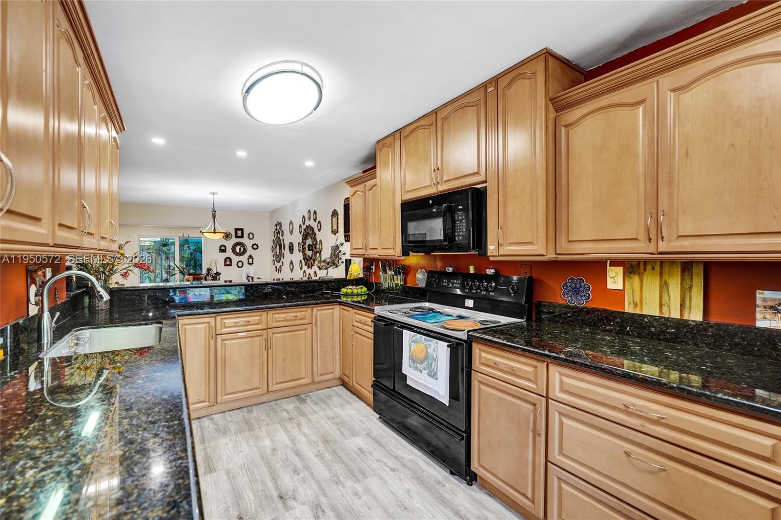 HOLLYWOOD GARDENS CONDOMI - Residential