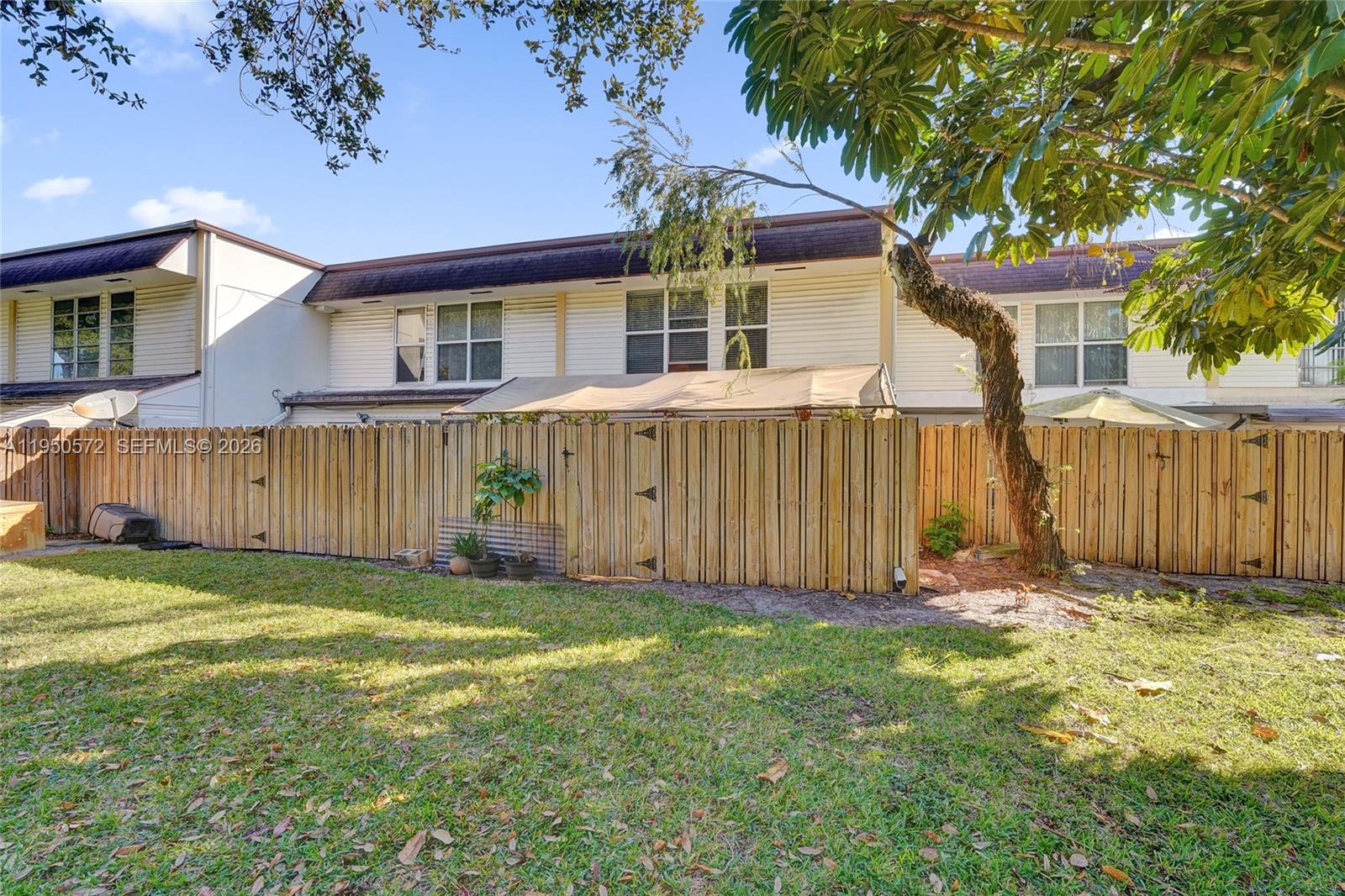 HOLLYWOOD GARDENS CONDOMI - Residential