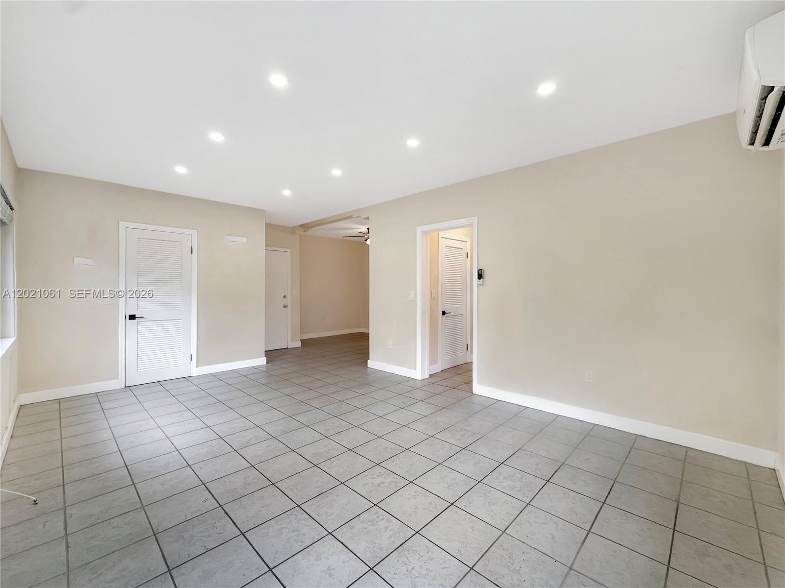 965 Bay Dr 6