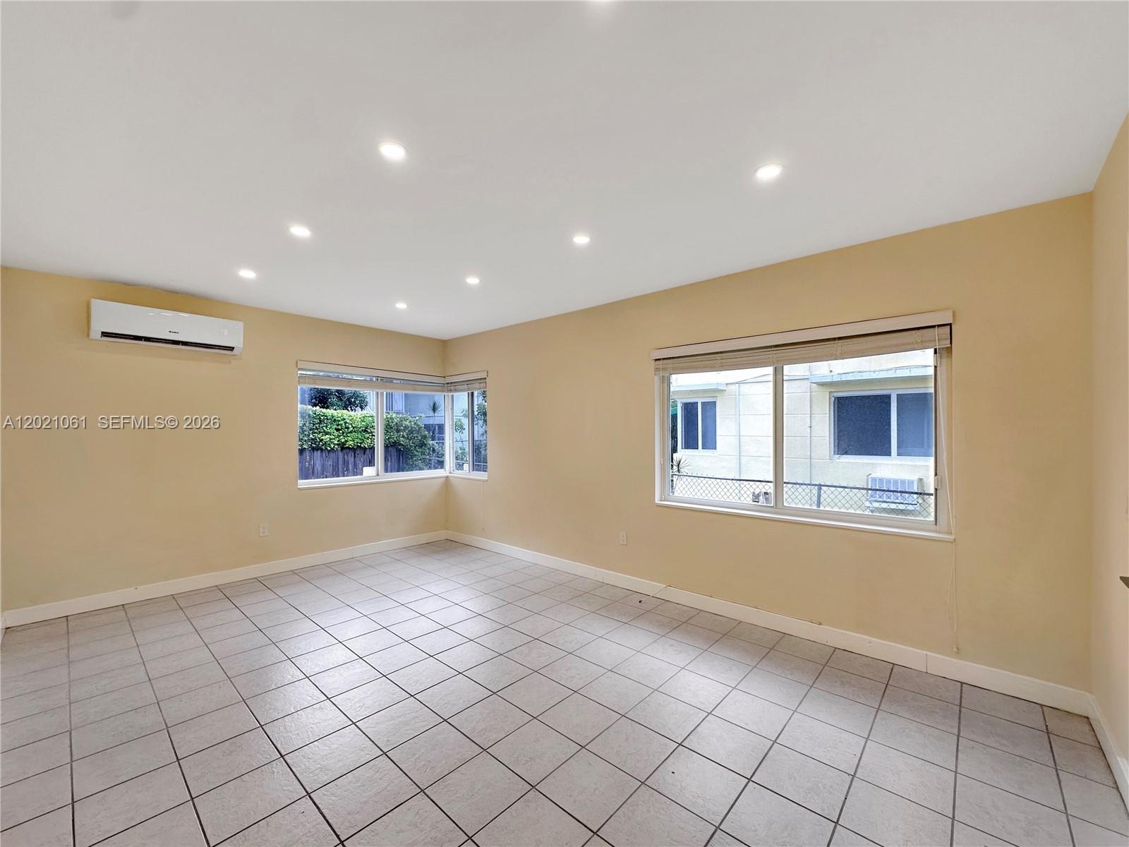 965 Bay Dr 6