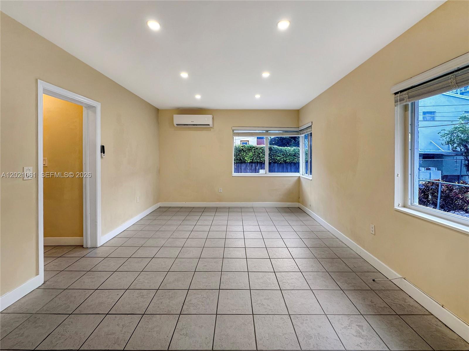 965 Bay Dr 6