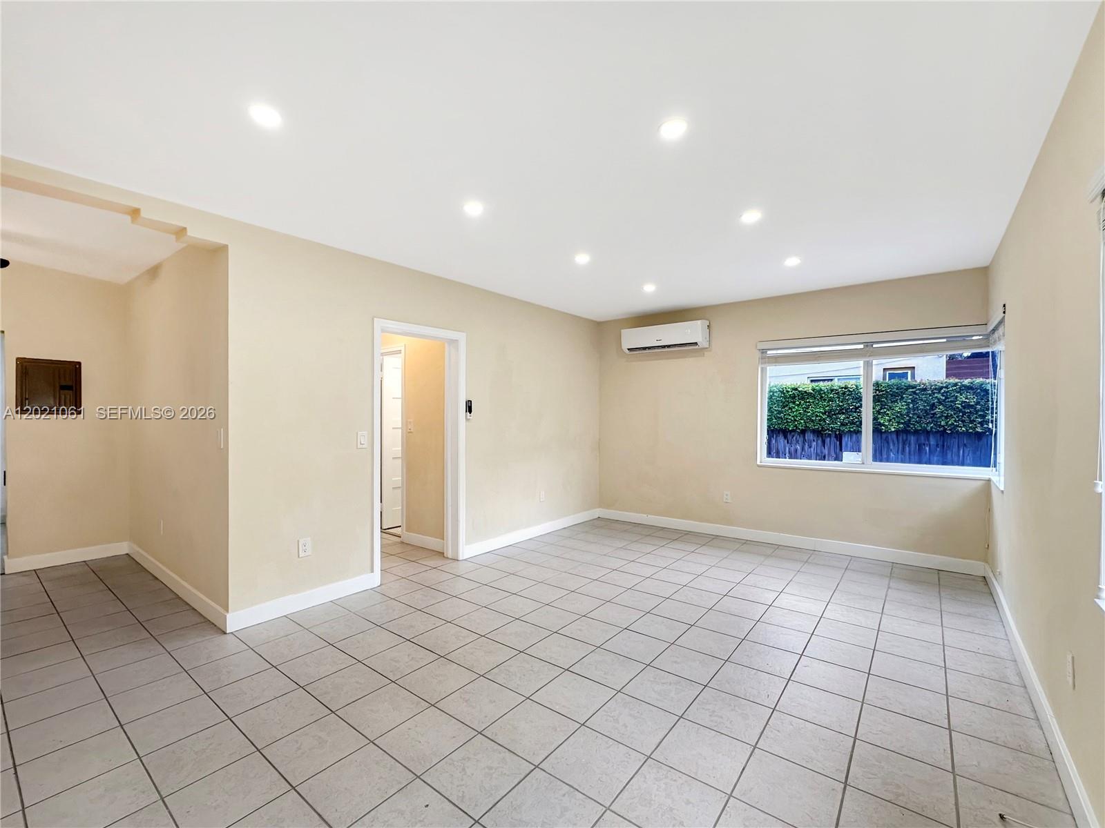 965 Bay Dr 6