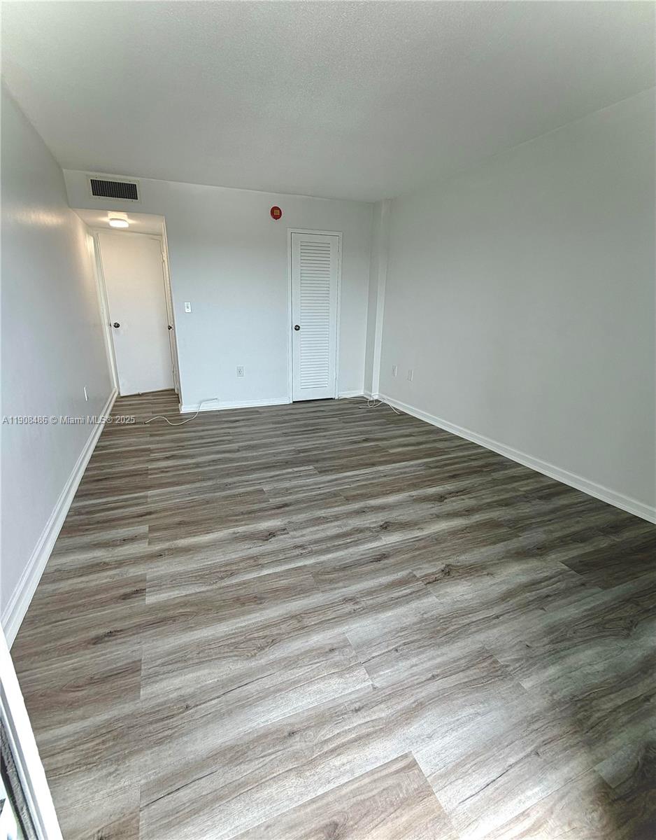 8000 CONDO - Residential Lease