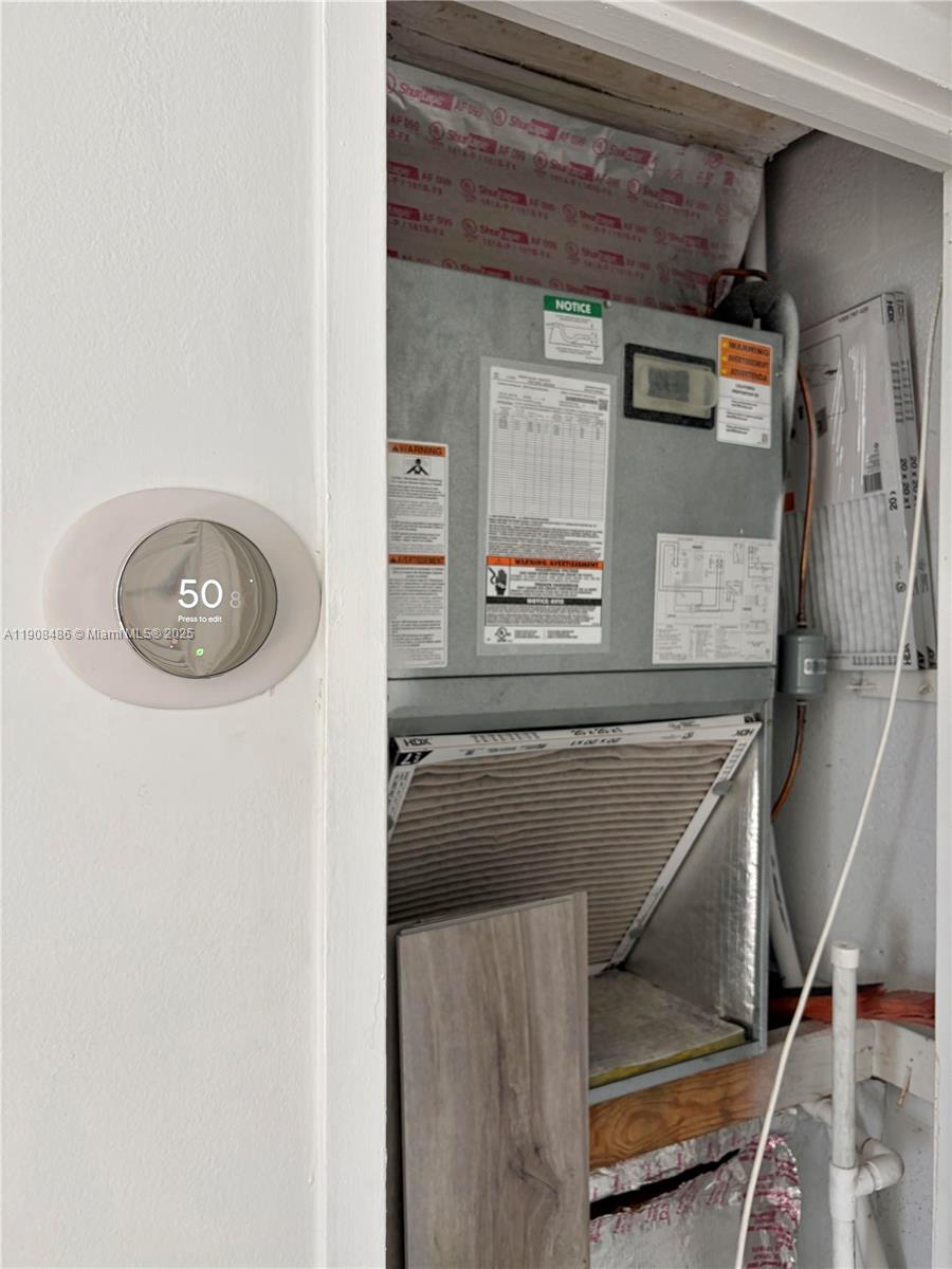 8000 CONDO - Residential Lease