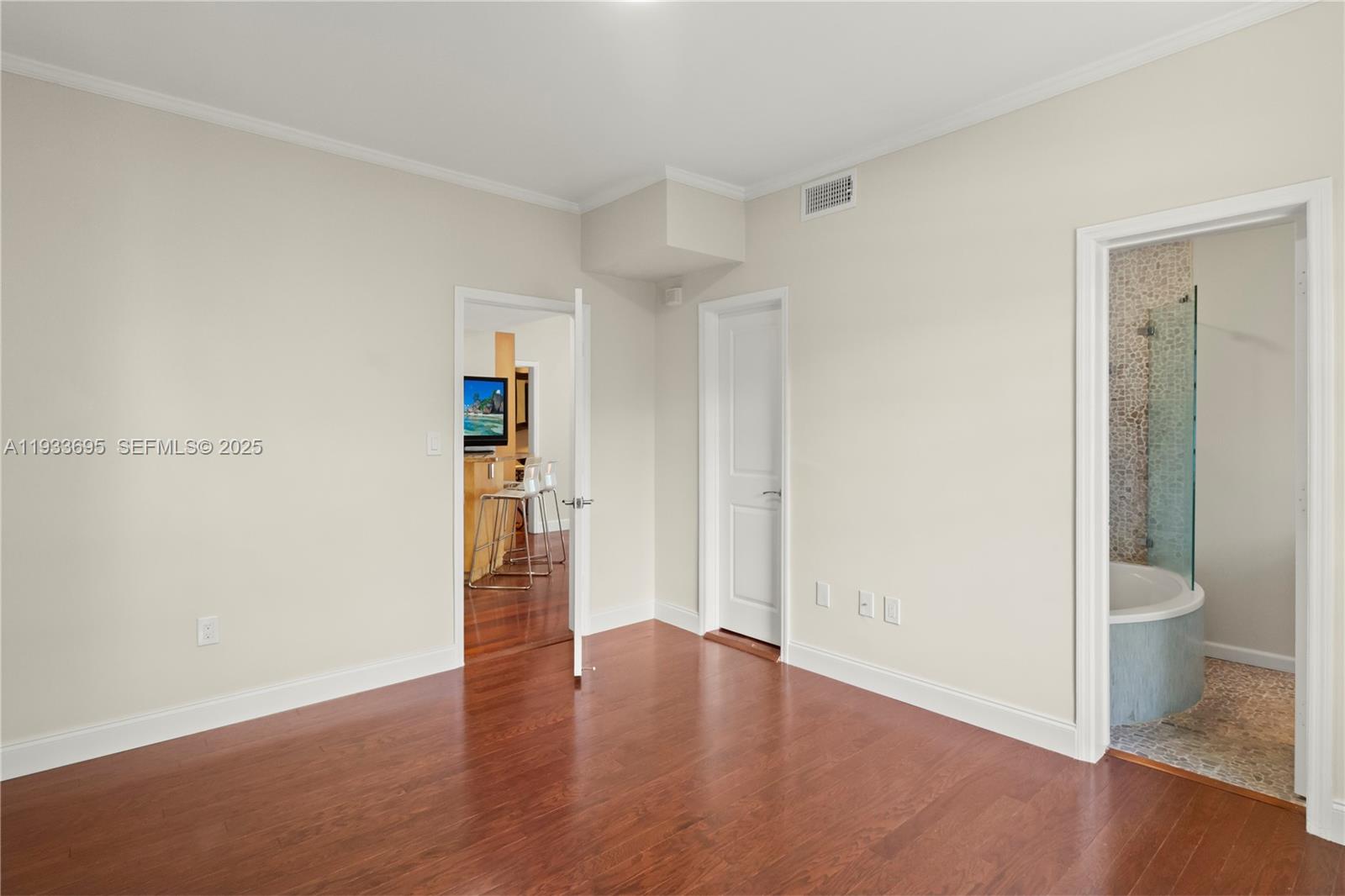 THE NORMA CONDO - Residential