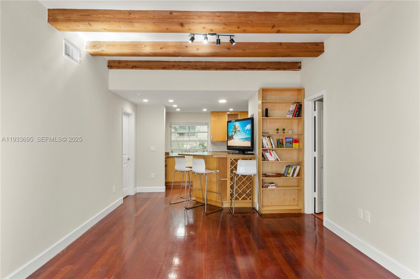 THE NORMA CONDO - Residential