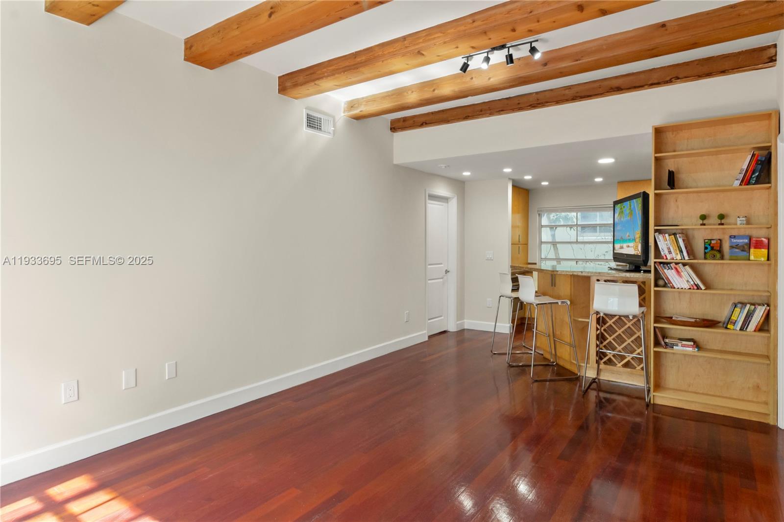 THE NORMA CONDO - Residential