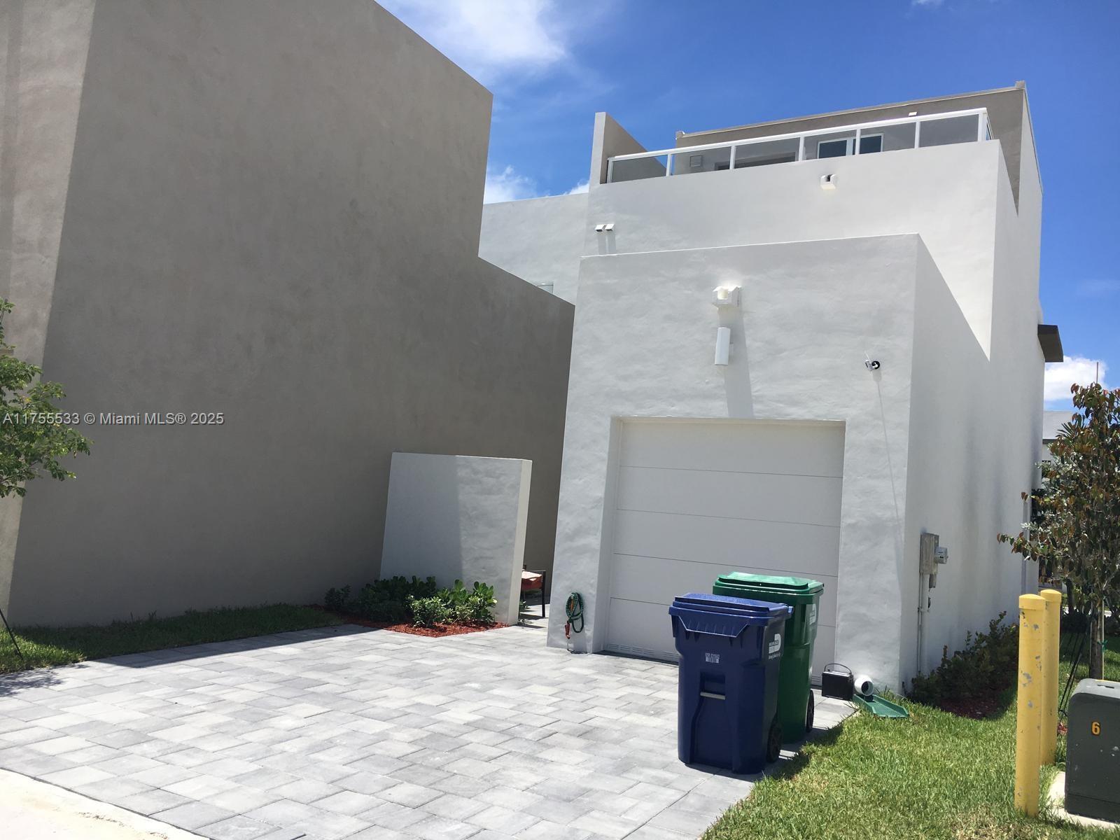LANDMARK AT DORAL - Residential