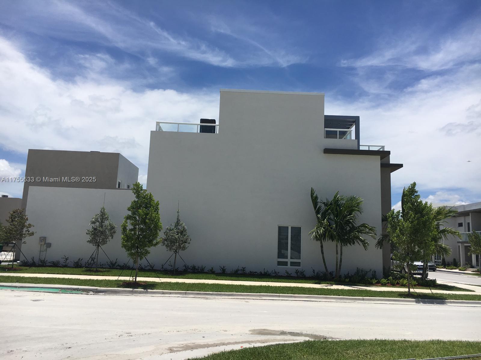 LANDMARK AT DORAL - Residential