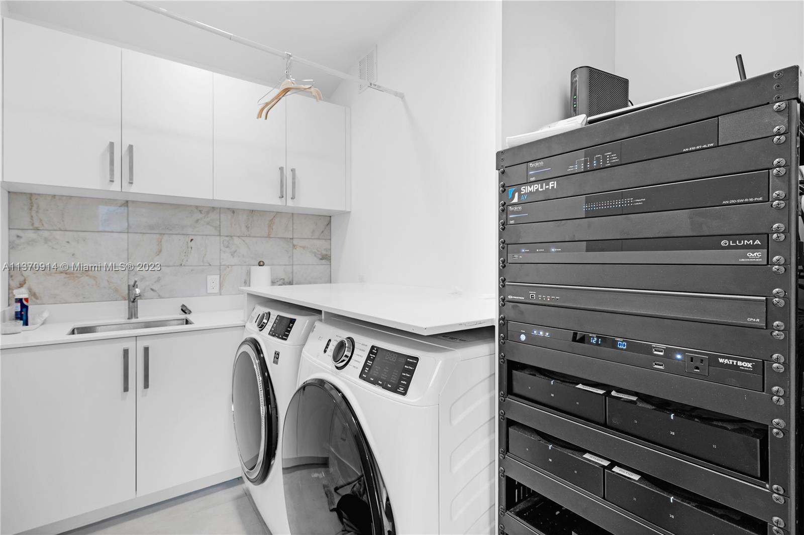 RIO VISTA ISLES - Residential