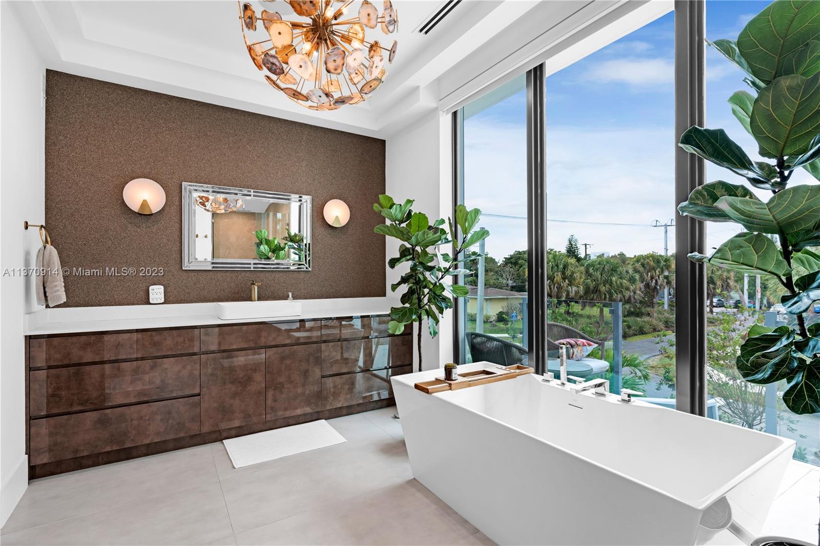 RIO VISTA ISLES - Residential