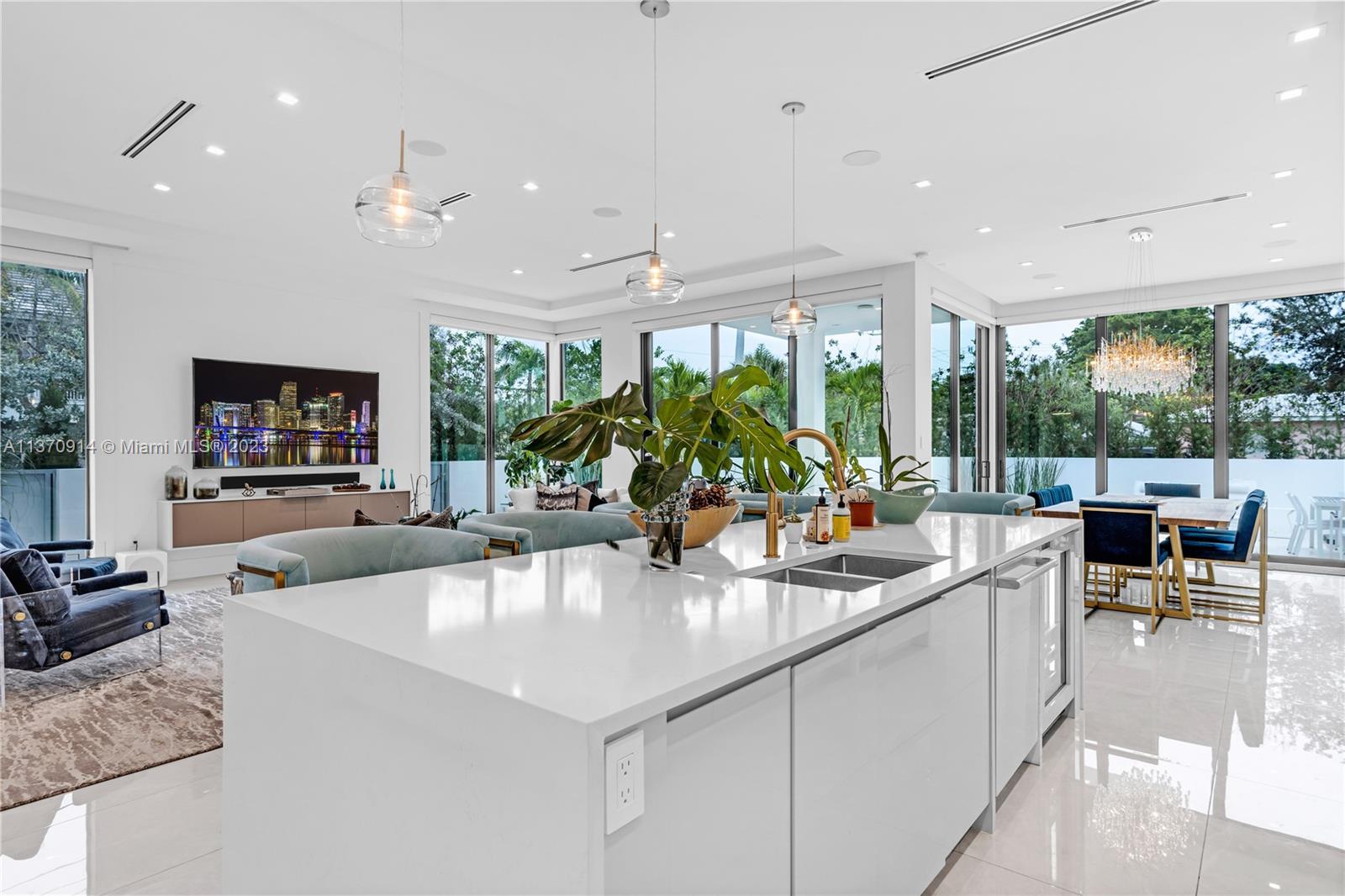 RIO VISTA ISLES - Residential