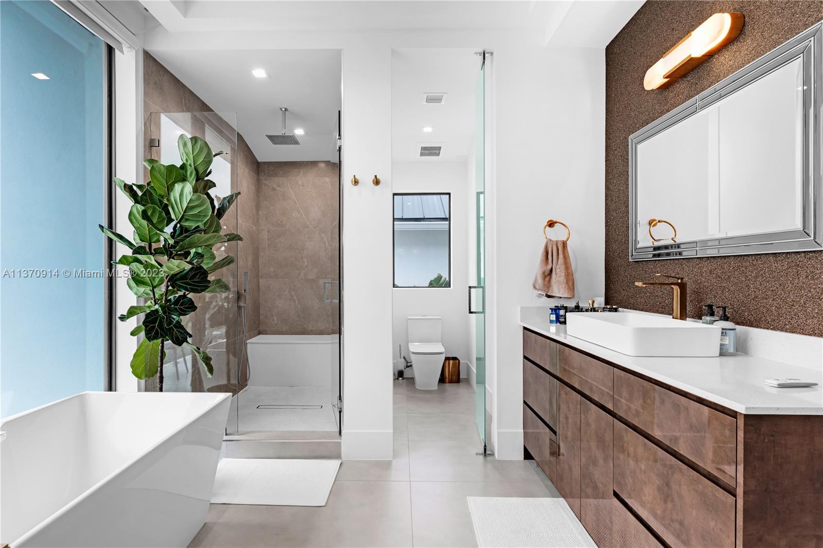 RIO VISTA ISLES - Residential