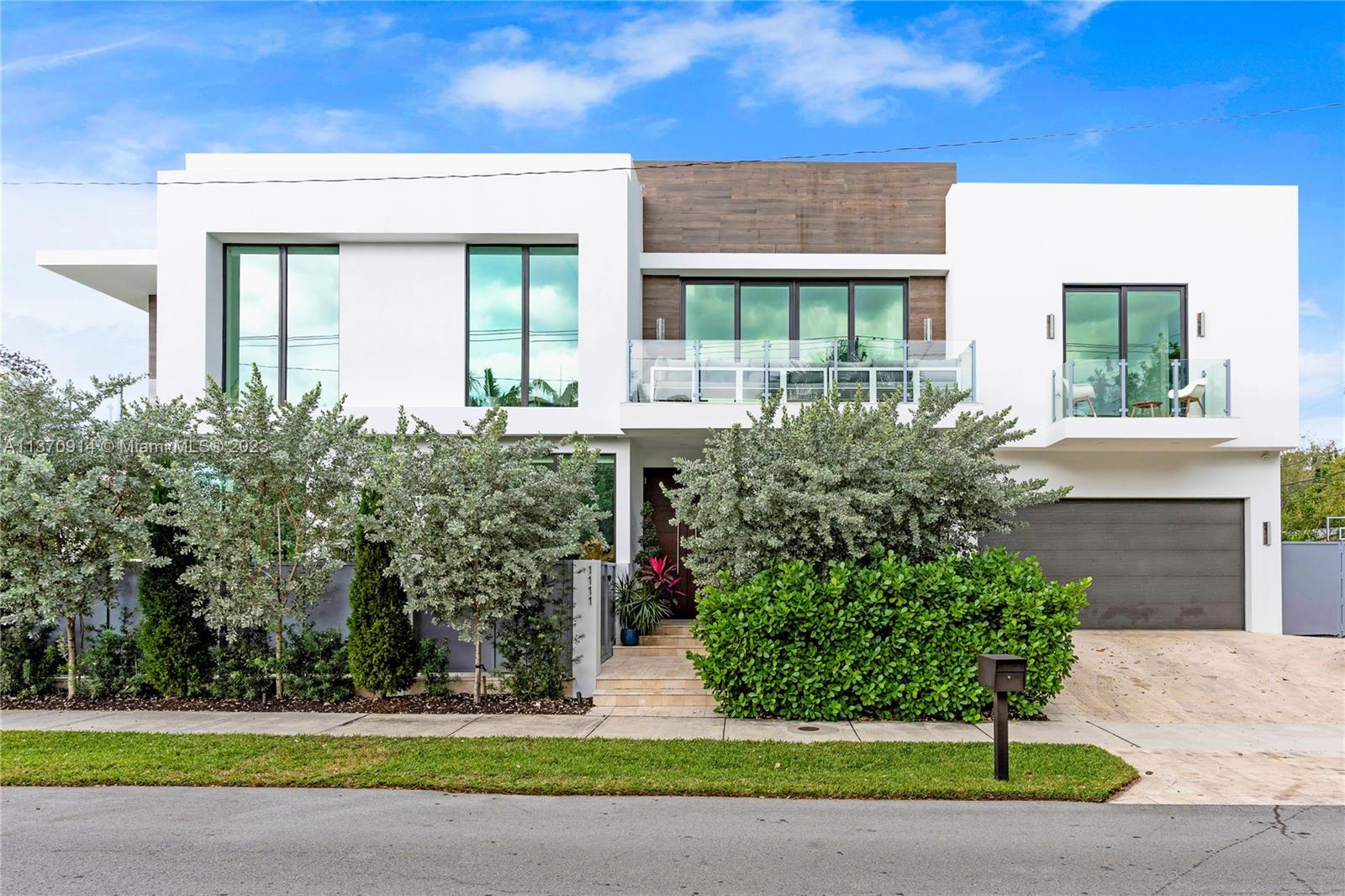 RIO VISTA ISLES - Residential